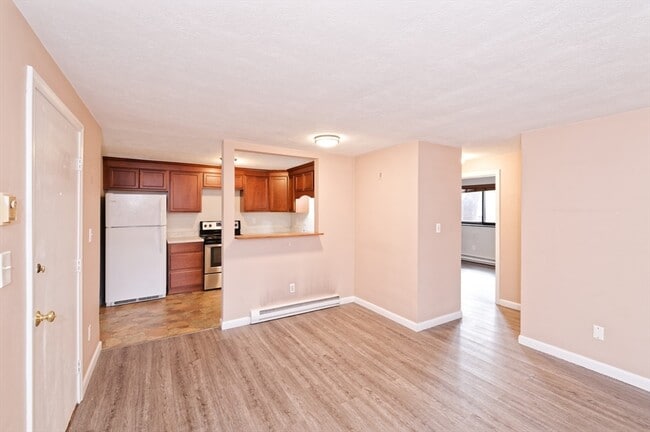 1325 Worcester Rd in Framingham, MA - Building Photo - Building Photo