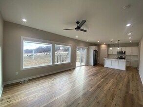 1472 S King's Grv Ave in West Des Moines, IA - Building Photo - Building Photo