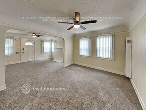 2048 W 65th Pl in Los Angeles, CA - Building Photo - Building Photo