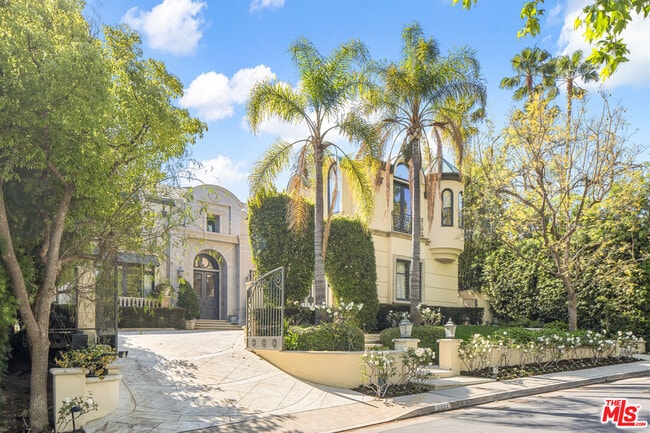 3352 Clerendon Rd in Beverly Hills, CA - Foto de edificio - Building Photo