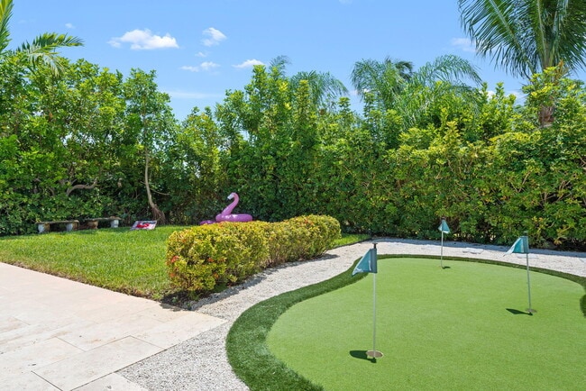 942 SE 13th Ave in Deerfield Beach, FL - Building Photo - Building Photo