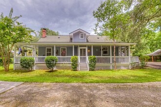 408 Woodland Shores Rd in Charleston, SC - Building Photo - Building Photo