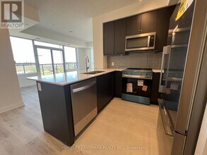 3260 Sheppard Ave E in Toronto, ON - Building Photo - Building Photo