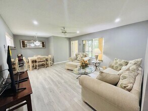 408 Pine Glen Ln in Greenacres, FL - Building Photo - Building Photo