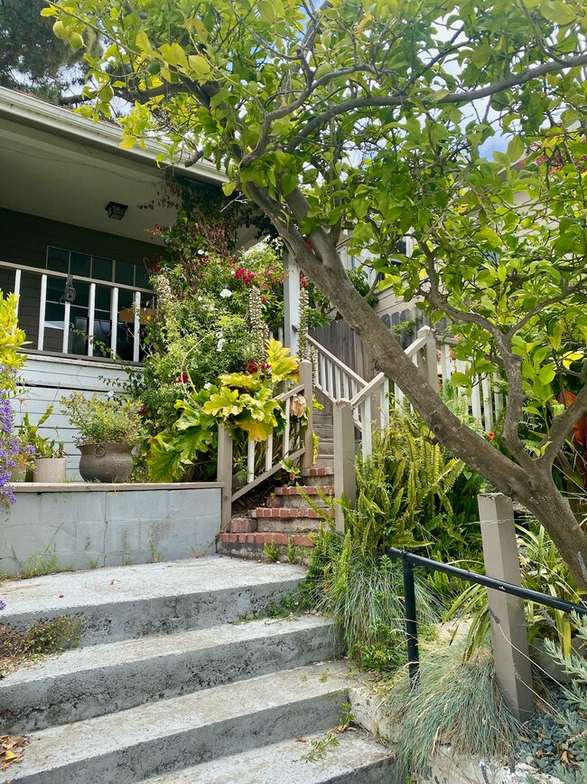 1912 E 30th St, Unit C in Oakland, CA - Building Photo - Building Photo