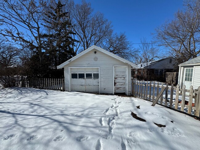 1025 S Pine St in Newton, KS - Building Photo - Building Photo