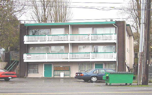 6814 Rainier Ave S in Seattle, WA - Building Photo