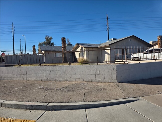 4077 Acapulco Ave in Las Vegas, NV - Building Photo - Building Photo