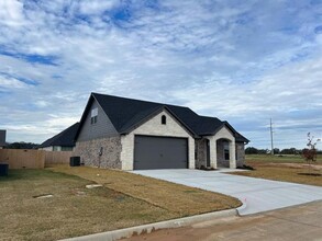 1323 Oleander Dr in Tolar, TX - Building Photo - Building Photo