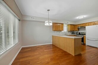 135 Hampton Ave in Westmont, IL - Building Photo - Building Photo