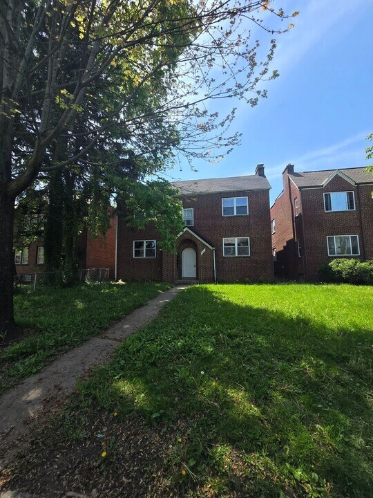 987 Lilley Ave in Columbus, OH - Building Photo