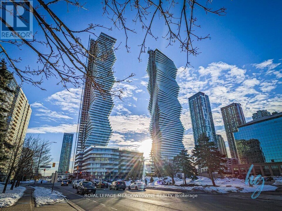 3900 Confederation Pkwy in Mississauga, ON - Building Photo