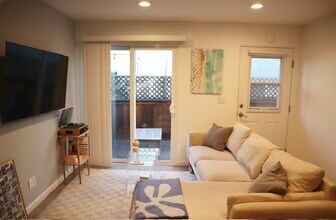 219 42nd St, Unit 219 in Manhattan Beach, CA - Building Photo - Building Photo
