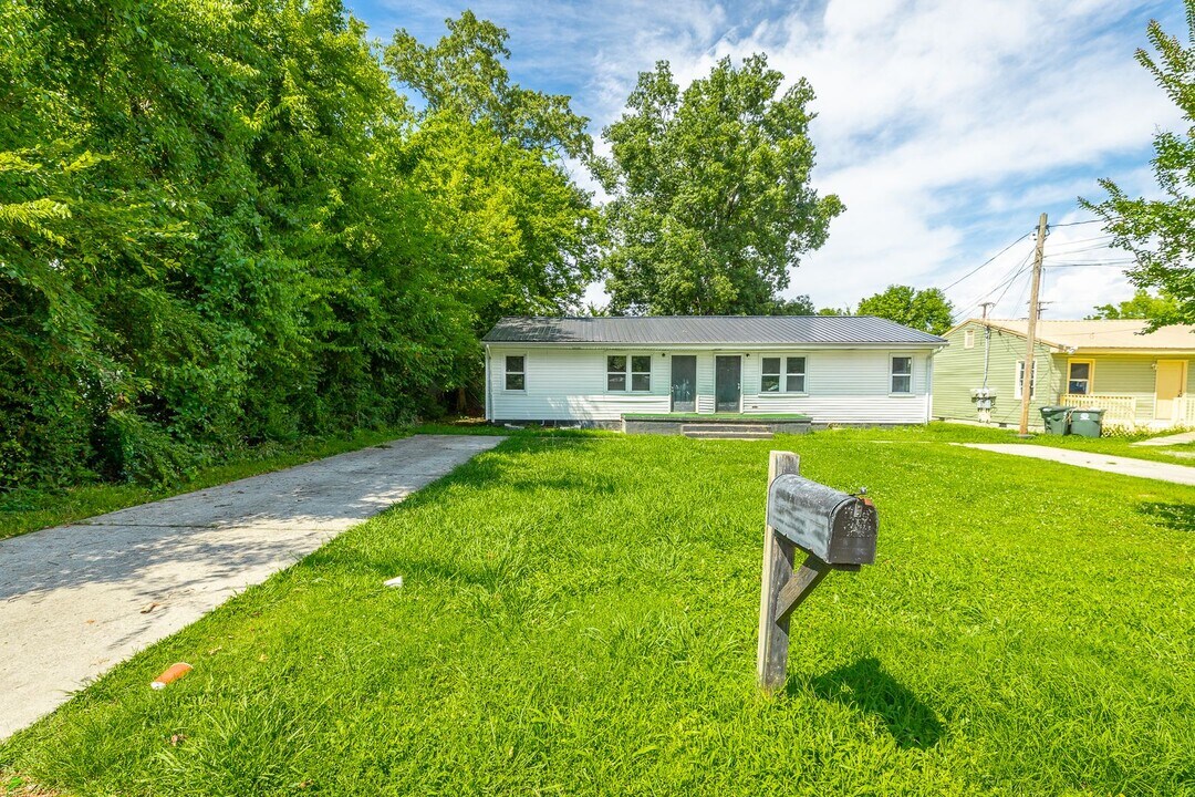 5107 Sunbeam Ave in Chattanooga, TN - Foto de edificio