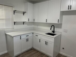 21828 Virginia Dr in Astor, FL - Building Photo - Building Photo