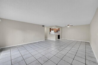 11607 NW 29th St, Unit 3b in Coral Springs, FL - Building Photo - Building Photo