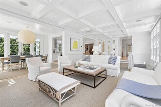 60 Old Town Crossing in Southampton, NY - Building Photo - Building Photo