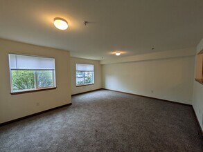 631 W Bakerview Rd in Bellingham, WA - Building Photo - Building Photo