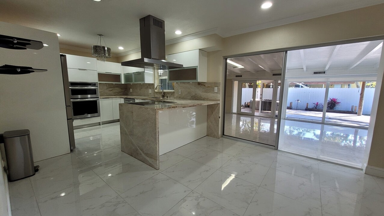 1705 SW 102nd Ct, Unit 1 in Miami, FL - Foto de edificio