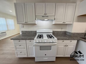 7339 Woodman Ave in Los Angeles, CA - Building Photo - Building Photo