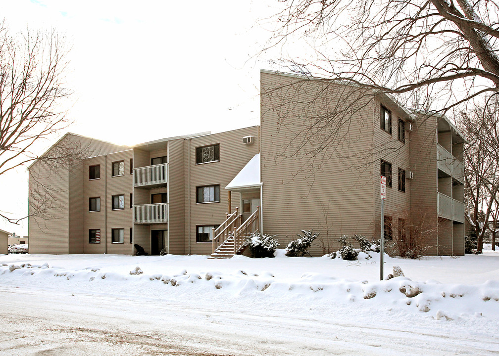 Scandia Woods in Willmar, MN - Building Photo