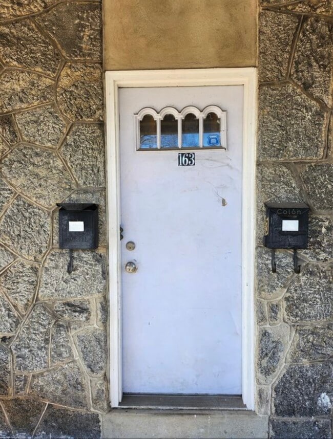 163 Sumac St, Unit #2 in Philadelphia, PA - Building Photo - Building Photo