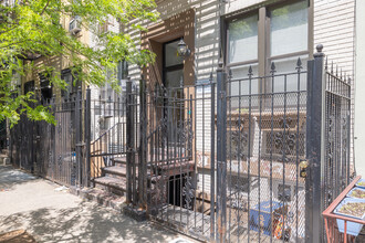 411 E 85th St in New York, NY - Building Photo - Building Photo