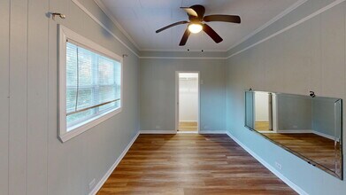 1433 N 61st Ave in Pensacola, FL - Foto de edificio - Building Photo