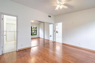 5442 Lakewood Cir S in Margate, FL - Building Photo - Building Photo