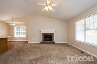 302 Bethel Dr in Dallas, GA - Foto de edificio - Building Photo