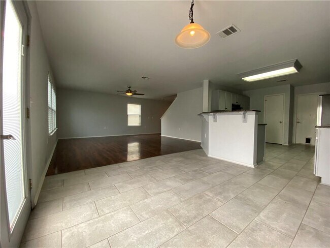 13205 Sea Biscuit Dr in Austin, TX - Foto de edificio - Building Photo