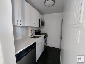 WEST 73 STREET in New York, NY - Building Photo - Building Photo