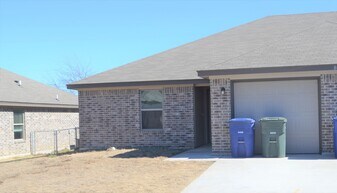 806 N 3rd St in Copperas Cove, TX - Building Photo