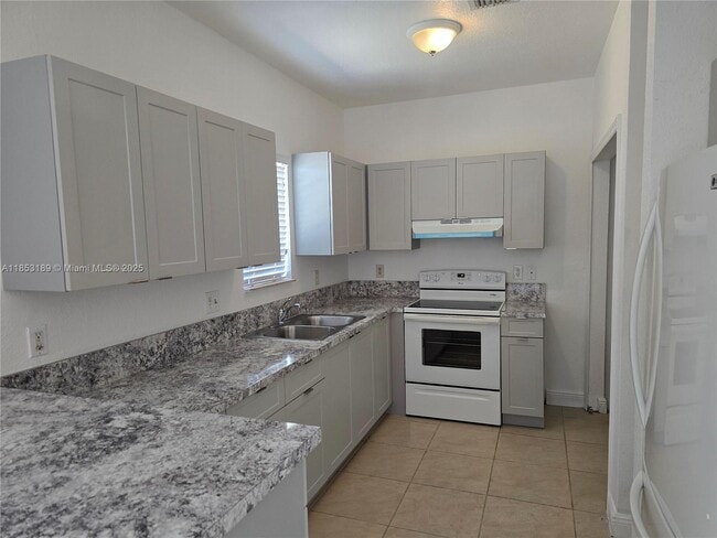 1331 NW 9th Ct in Florida City, FL - Building Photo - Building Photo