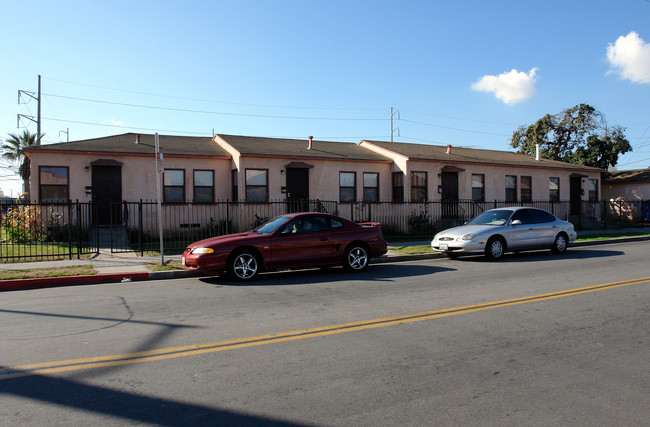 4802-4808 W 111th St in Inglewood, CA - Foto de edificio - Building Photo