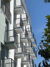 Green Park in Los Angeles, CA - Building Photo - Building Photo