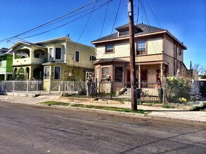 1111-1117 S Burlington Ave in Los Angeles, CA - Building Photo - Building Photo