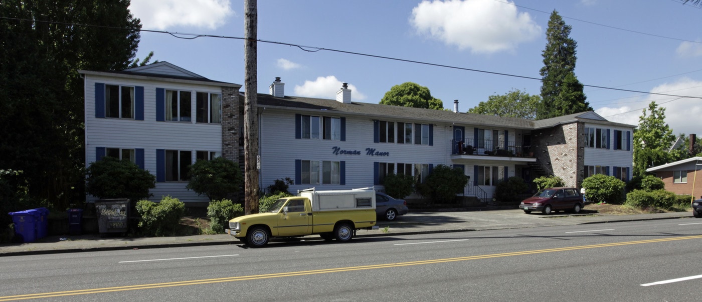 Norman Manor in Portland, OR - Building Photo