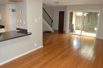 5472 Roundtree Pl, Unit E in Concord, CA - Building Photo - Building Photo