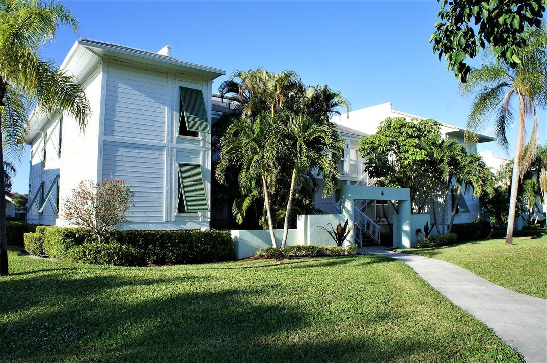 273 Cypress Point Dr in Palm Beach Gardens, FL - Building Photo