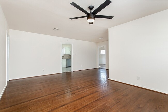 6908 Wake Forrest Dr in Dallas, TX - Building Photo - Building Photo