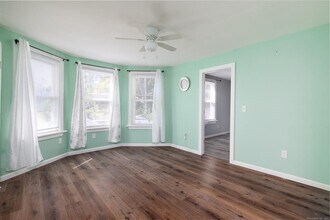 27 Wood St in Seymour, CT - Building Photo - Building Photo