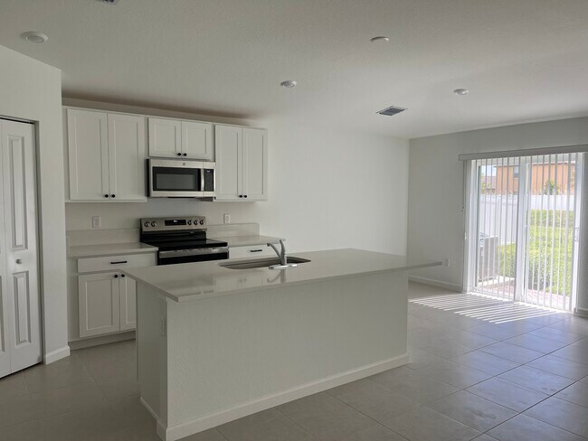 794 Carlyle Wy in Fort Pierce, FL - Building Photo - Building Photo