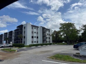 3710 N Pine Island Rd, Unit 122 in Sunrise, FL - Building Photo - Building Photo