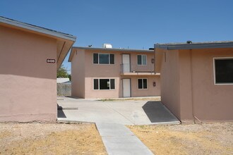 6400 Casada Way in Las Vegas, NV - Building Photo - Building Photo