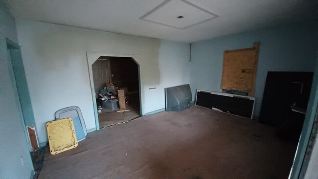 property at 125 N Farmer Ave