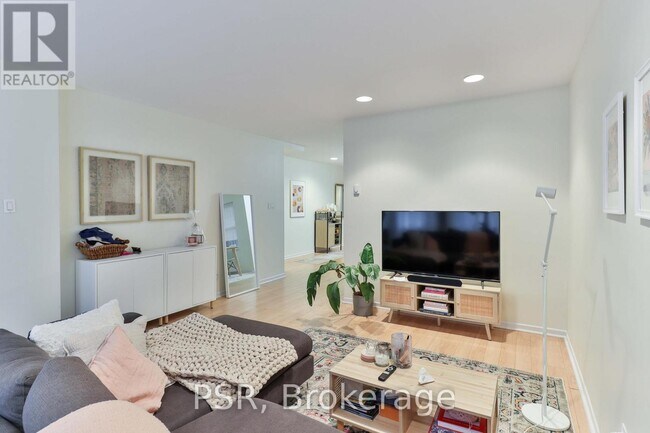 property at 102-102 Beverley St
