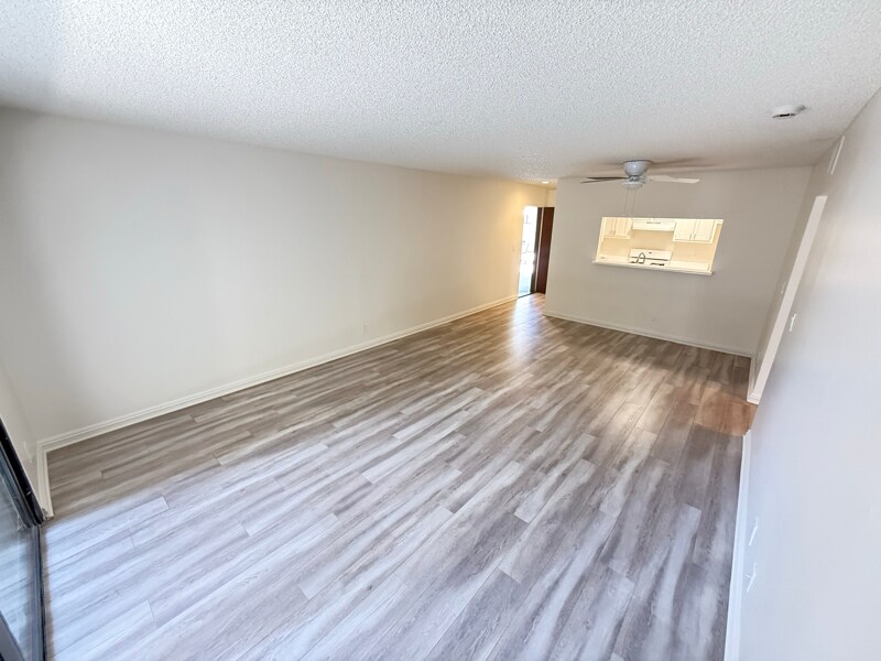 15020 Burbank Blvd in Los Angeles, CA - Building Photo