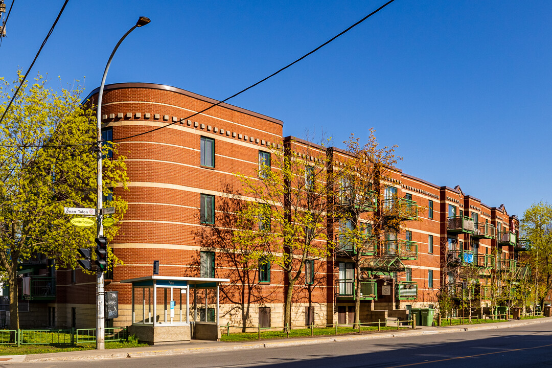 3101-3141 Jean-Talon Rue E in Montréal, QC - Building Photo