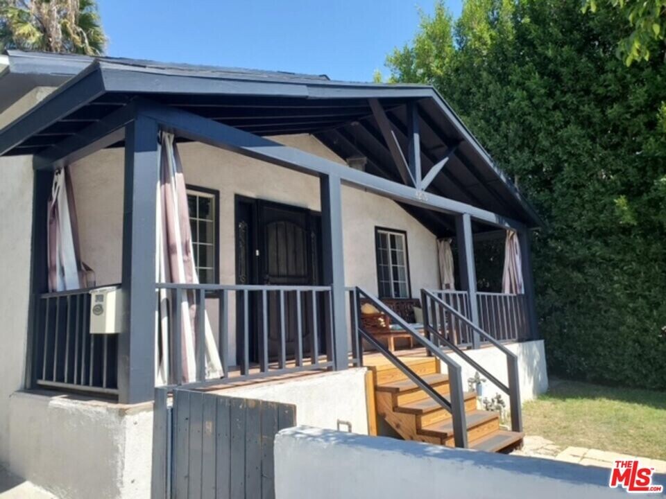 4205 Clayton Ave W in Los Angeles, CA - Building Photo